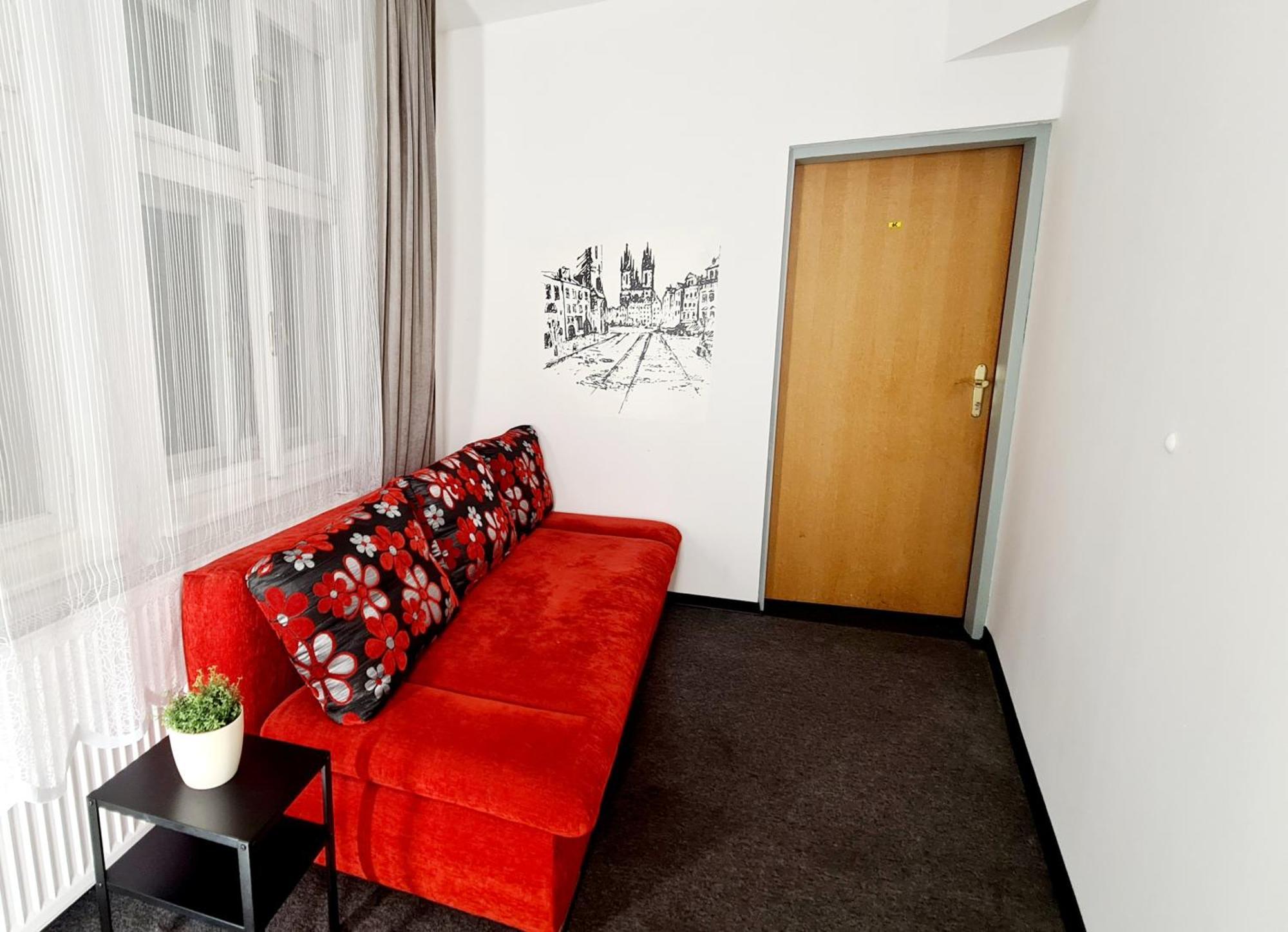 Thai Sun Hostel Praga Zewnętrze zdjęcie